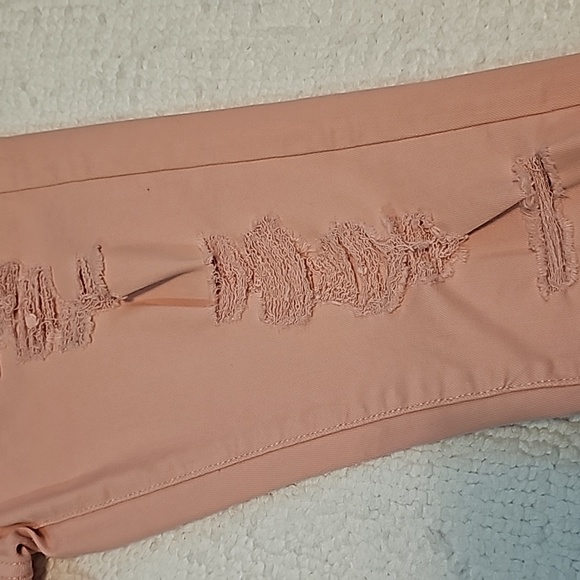 Barbie pink Ana ripped jeans. Beautiful pair of jeans. - Picture 4 of 7